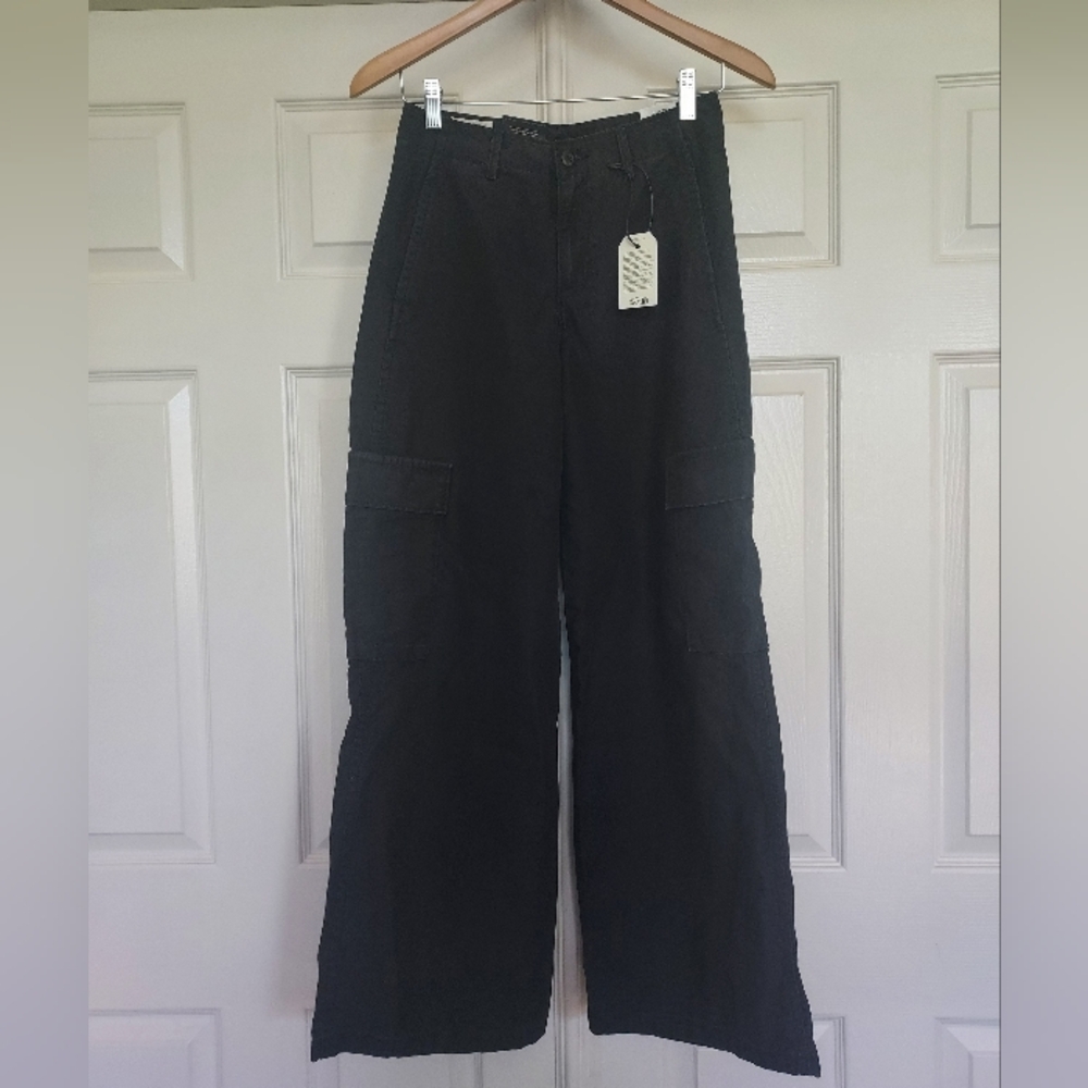 NWT Levis Mid Rise Baggy Cargo Pants, Premium Denim, Black 24x30